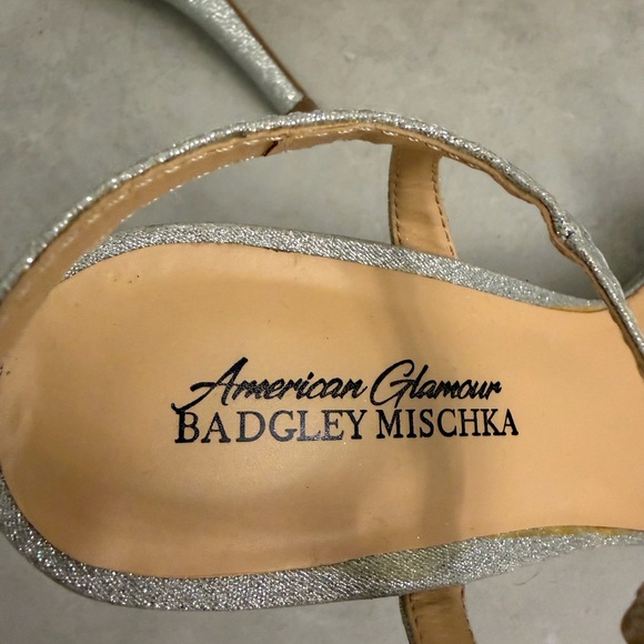Badgley Mischka Shimmering Silver Heels size 8.5 - Picture 3 of 7